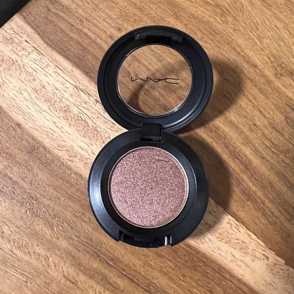 MAC eyeshadow Nude Model - Picture 8 of 11
